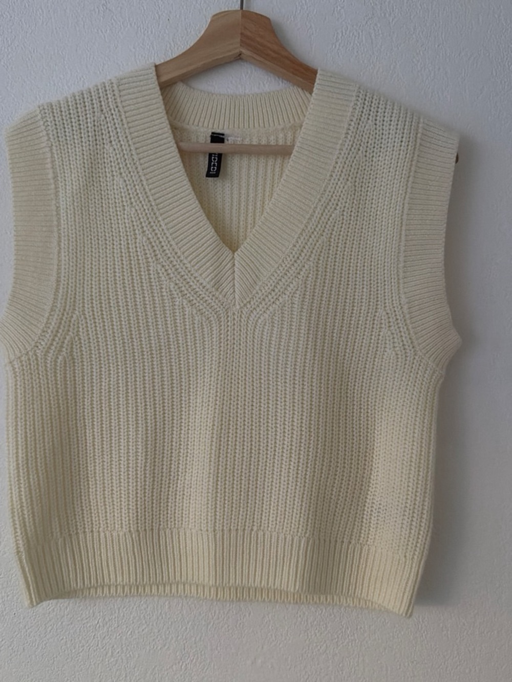 H&M Cream V-Neck Ribbed Sweater Vest